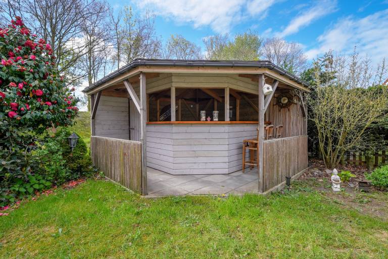 Ferienhaus mit Terrasse, Grill und Garten