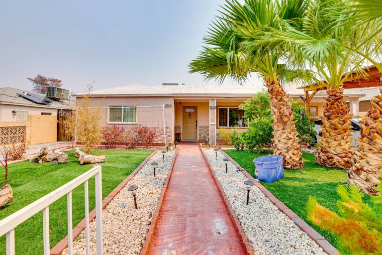 Pet-Friendly Home Near Downtown Henderson — photo 2
