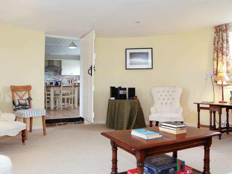Child-friendly cottage with yard & BBQ | Pets are welcome — photo 3