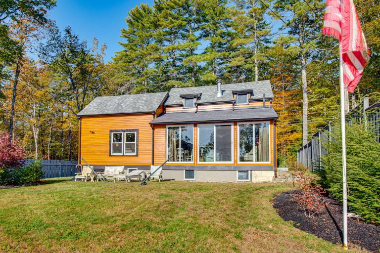 Direct Lake Access Quiet Waukewan Retreat