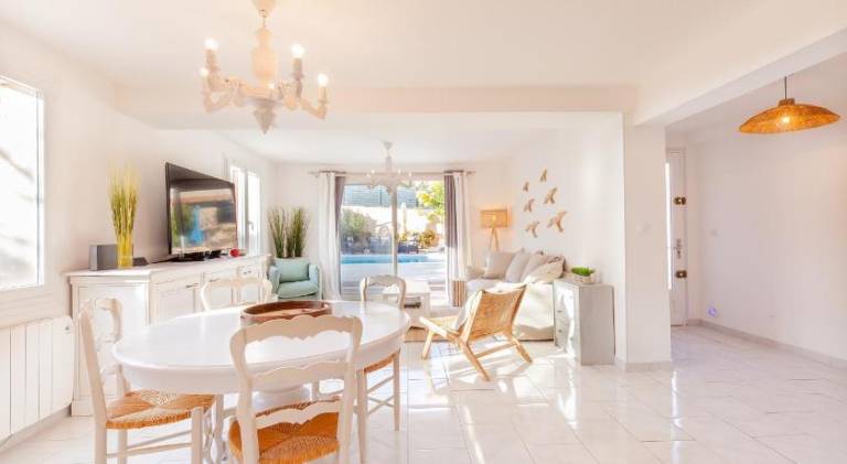 Beautiful vacation home with yard & pool | Dogs allowed — photo 3