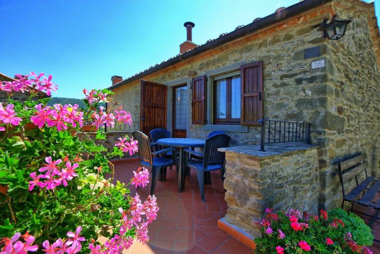 Family-friendly villa with terrace, private pool & garden | Dogs allowed — photo 3