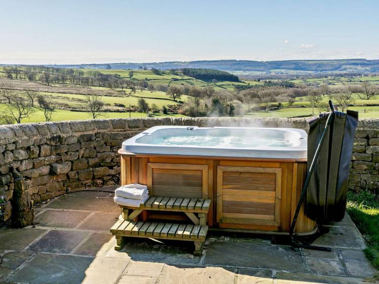 Cottage with garden & jacuzzi in Harrogate