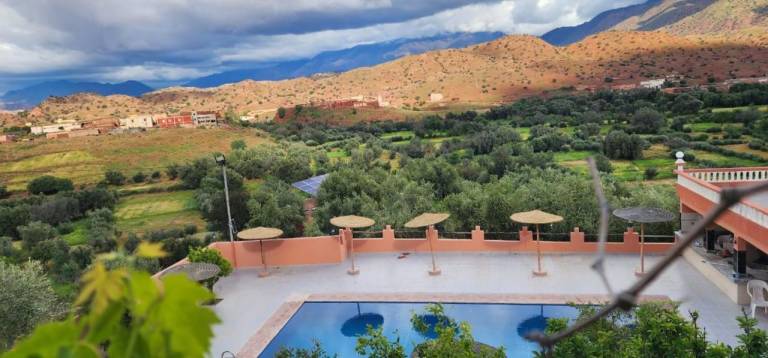 Pleasant lodge with garden, pool & grill | Pets allowed — photo 4