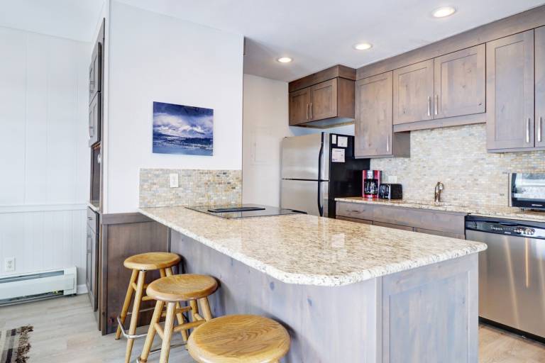 Family-oriented condo with terrace | Pet-friendly — photo 4