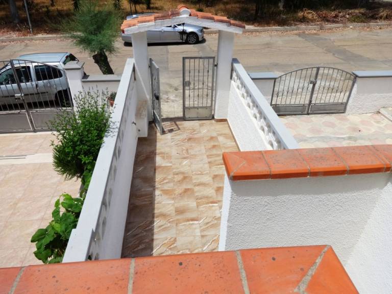 Holiday apartment with terrace | City view — photo 5