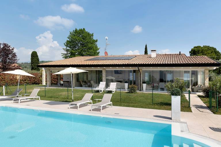 Villa with terrace, yard & heated pool | Mountain view in Affi