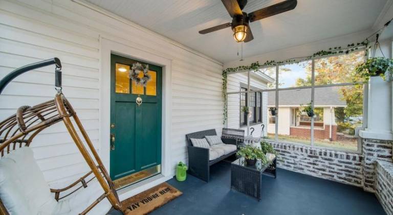 Walk to Cherry Street, pets, hot tub by HVNLYhomes — photo 4