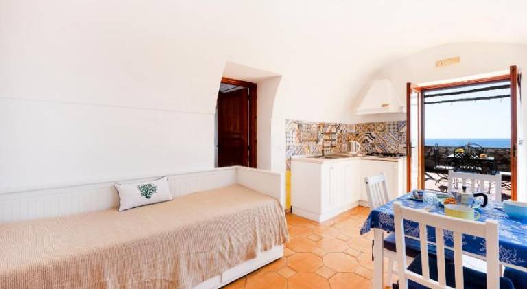 Holiday apartment with BBQ, terrace & pool — photo 2