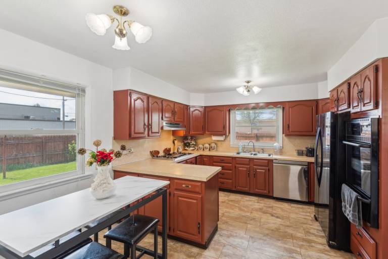 Family-oriented pleasant vacation home with terrace & yard | Pet-friendly — photo 3
