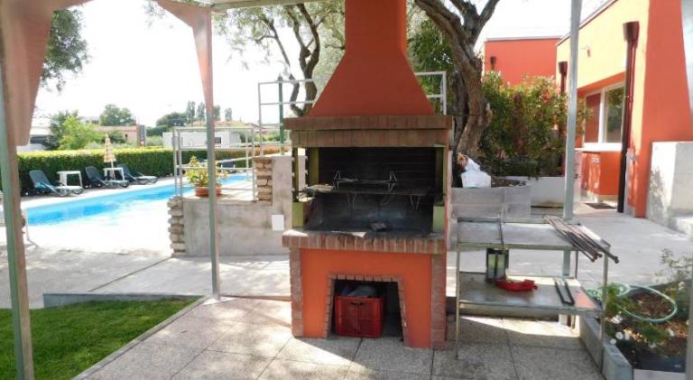 Serviced apartment with pool, hot tub & patio | Pet-friendly — photo 4