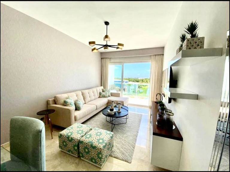 Rental apartment with patio, hot tub & pool | Pool view — photo 3