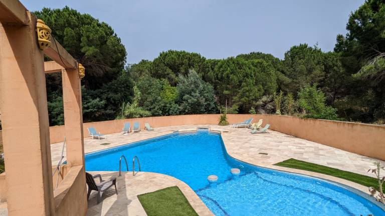 Gite with yard, barbeque & heated pool | Nature view — photo 2