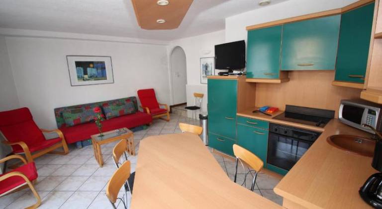 Holiday apartment with patio & barbecue | Pets allowed — photo 2