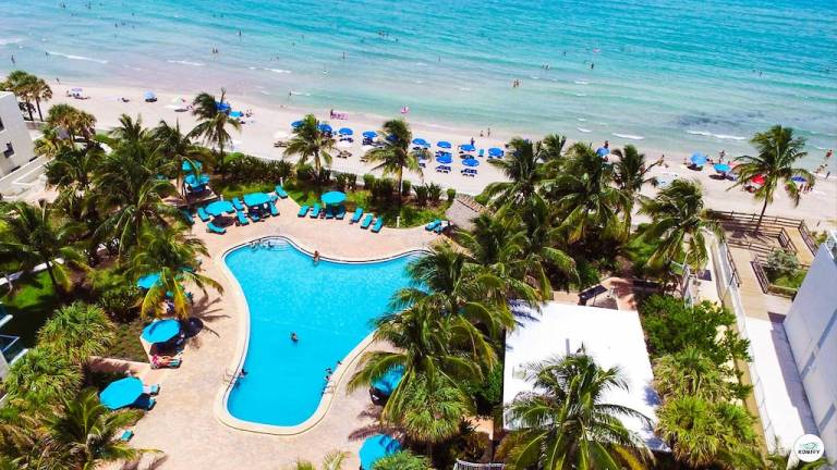 Condo  Hallandale Beach