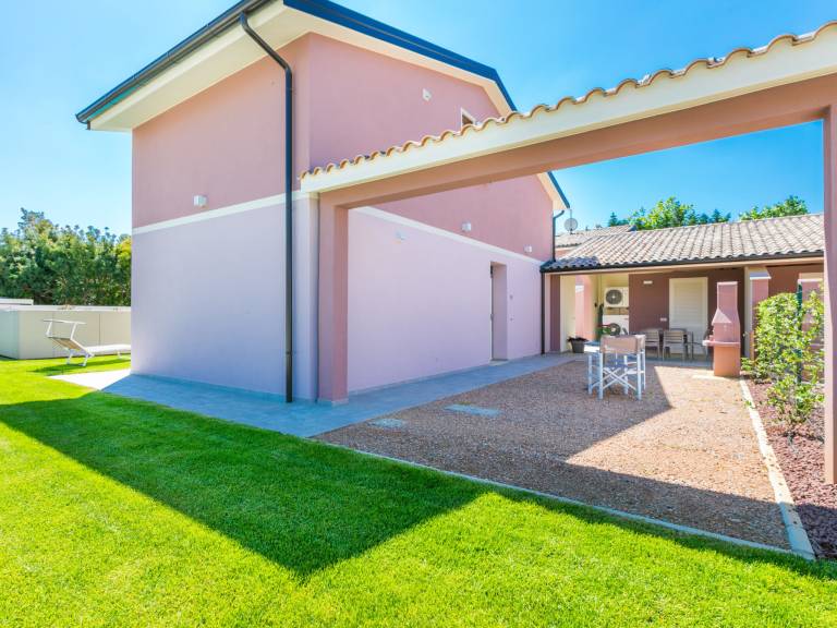 Vacation home with terrace, garden & private pool — photo 4