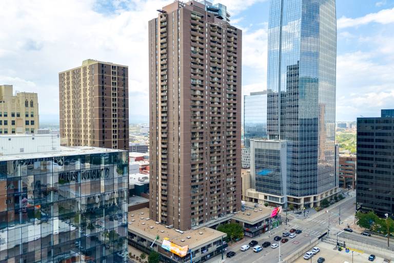 Dtwn Denver Condo w Mtn View Balcony