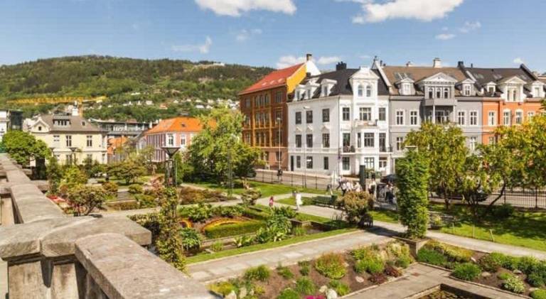 DINBNB Apartments l Historical Building I 100m To University Museum — photo 5
