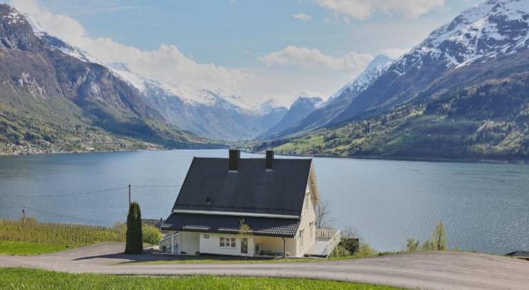 Big house | Pets allowed in Stryn