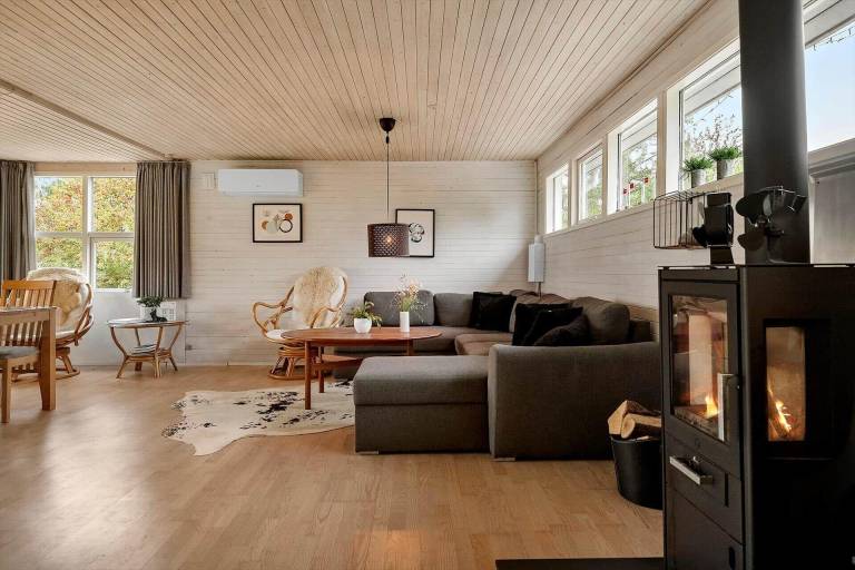 Wonderful vacation home with barbecue, terrace & yard | Pets are welcome — photo 5