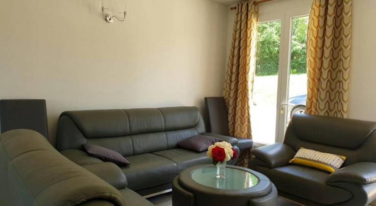 Vacation home with pool | Pet-friendly — photo 2