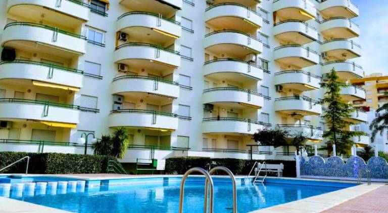 Holiday apartment with pool, garden & patio in Gandia