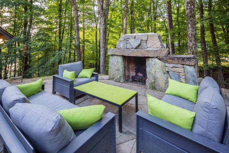 Lakewood Lodge: 4BR/2.5BA Killington Home Private Hot Tub, Wood Fire, Kent Pond & EV Charging — photo 4
