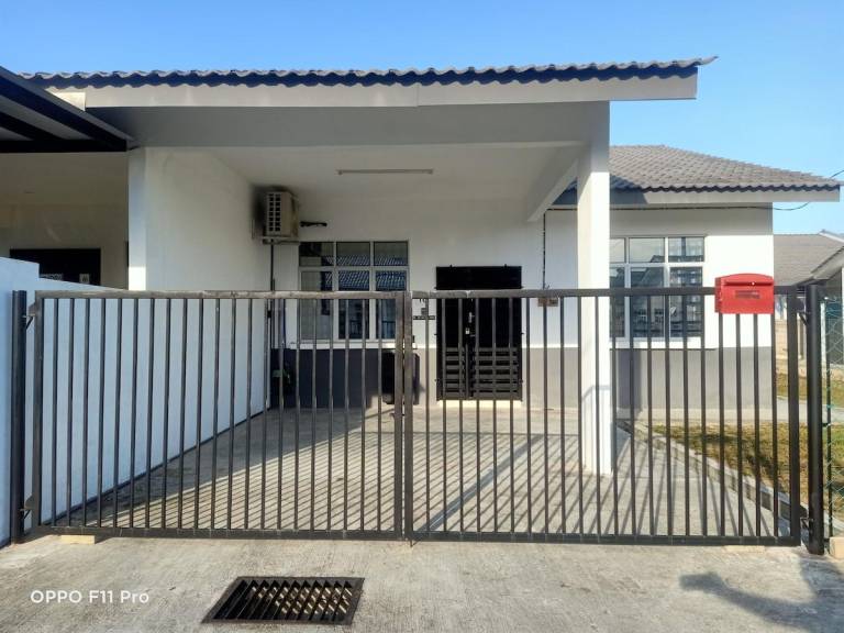 House Kampung Pulau Manis