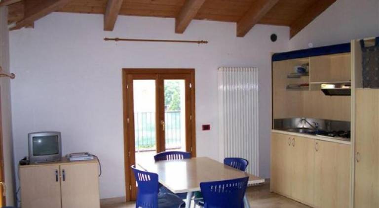 Serviced apartment with patio & garden — photo 4
