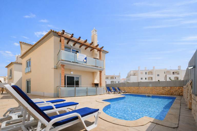 Fully equipped holiday apartment with garden, pool & BBQ | Dogs allowed in Albufeira