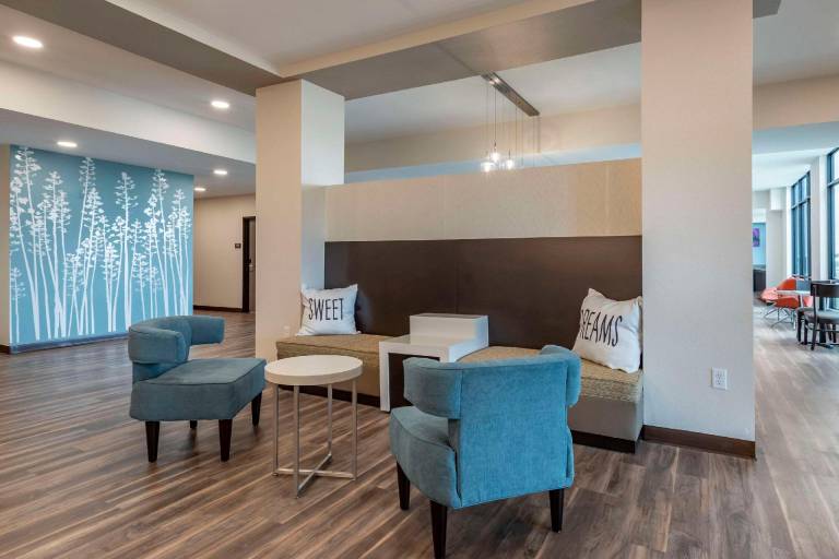 Sleep Inn & Suites Milwaukee/Franklin — photo 2