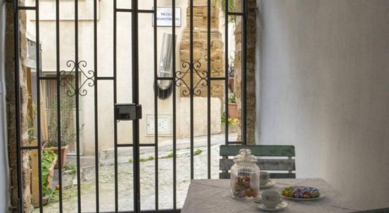 Apartment with patio in Sciacca