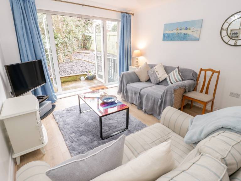 Family-oriented pleasant cottage with garden | Beach view | Dogs allowed — photo 3