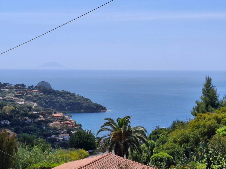 Apartment with patio in Capoliveri