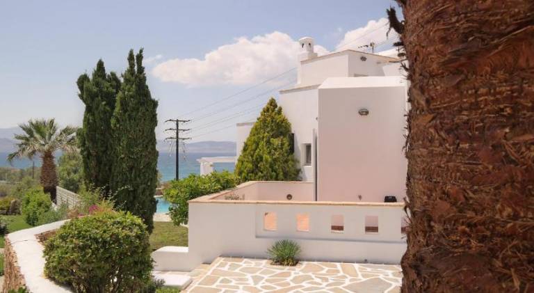 Fully equipped villa with yard, patio & BBQ | Pets allowed — photo 4