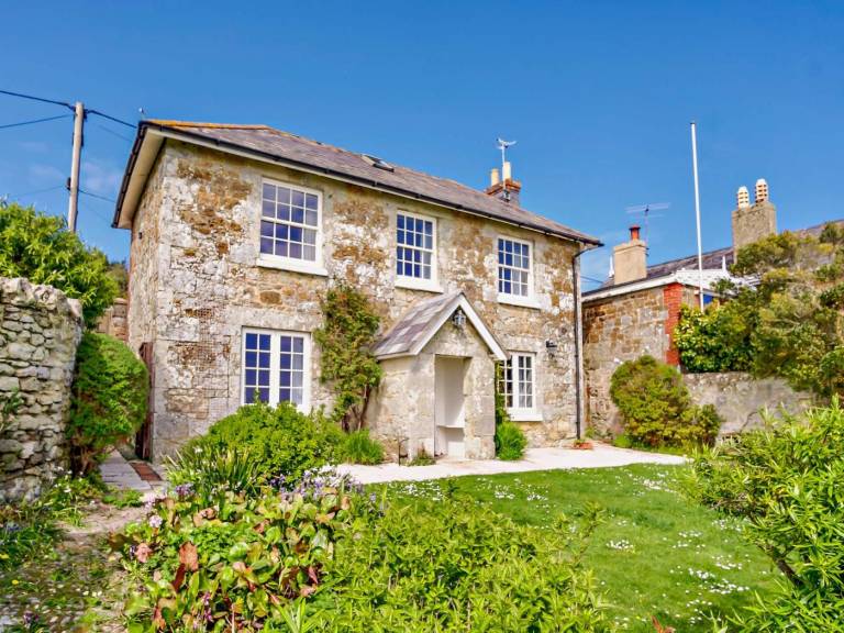 Cottage with BBQ & garden | Water view in Ventnor