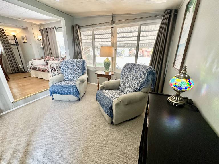 Whimsical 1/1 beach bungalow is a coastal gem — photo 4