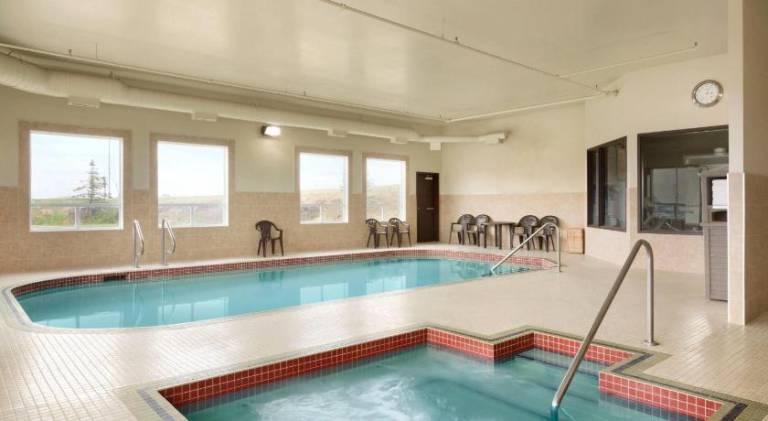 Days Inn by Wyndham Innisfail — photo 5