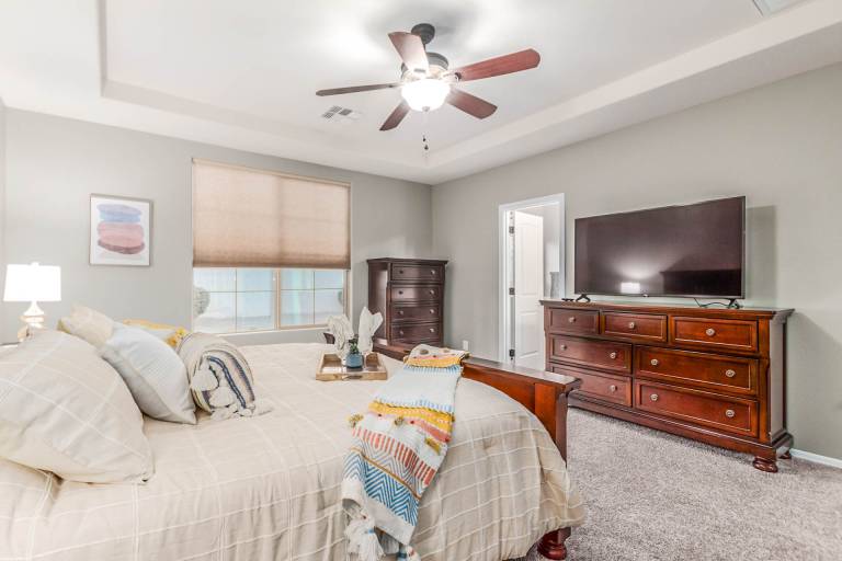 Gorgeous 3/2 Corner Lot with Firepit and Grassy Yard! — photo 3