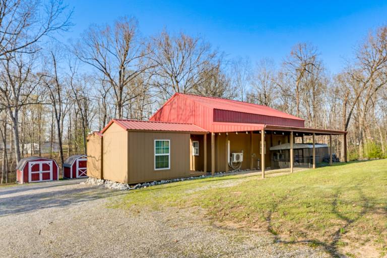 1 Mi to Lake! Angler's Retreat in Gilbertsville — photo 3