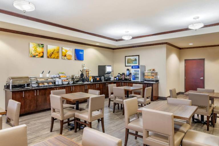 Comfort Inn & Suites Navasota — photo 3