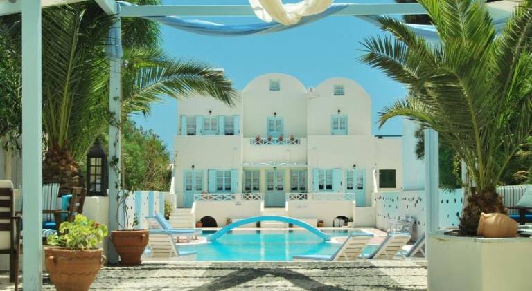 Fully equipped charming vacation home with private pool & barbeque | Beach nearby | Perfect for remote work | Pet-friendly in Santorini