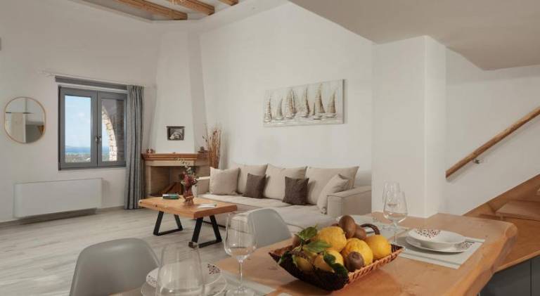 Apartment with pool, garden & patio — photo 4