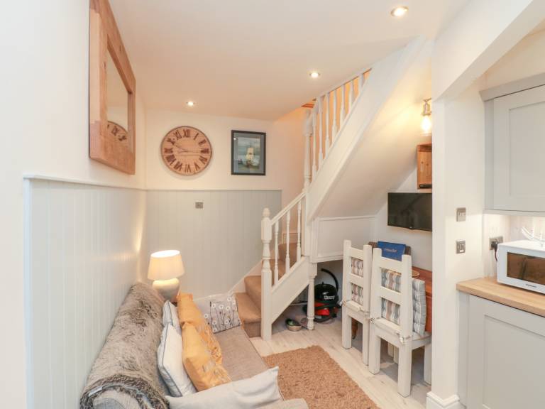 Cottage with yard | Beach view — photo 2