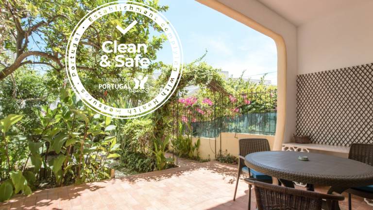 Rental apartment with fast internet, garden & grill | Garden view — photo 2