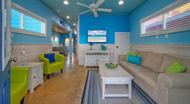 Vacation home with pool & BBQ — photo 3