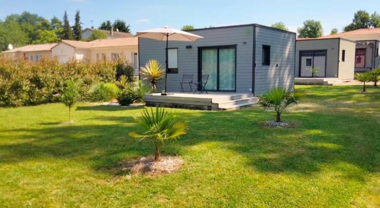 Chalet with terrace & garden in Saintes