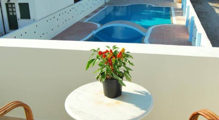 Fully equipped charming vacation home with private pool & barbeque | Beach nearby | Perfect for remote work | Pet-friendly — photo 3