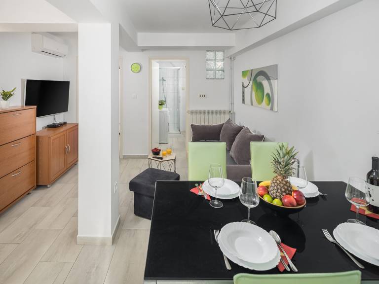 Rental apartment with yard, terrace & fast internet — photo 3