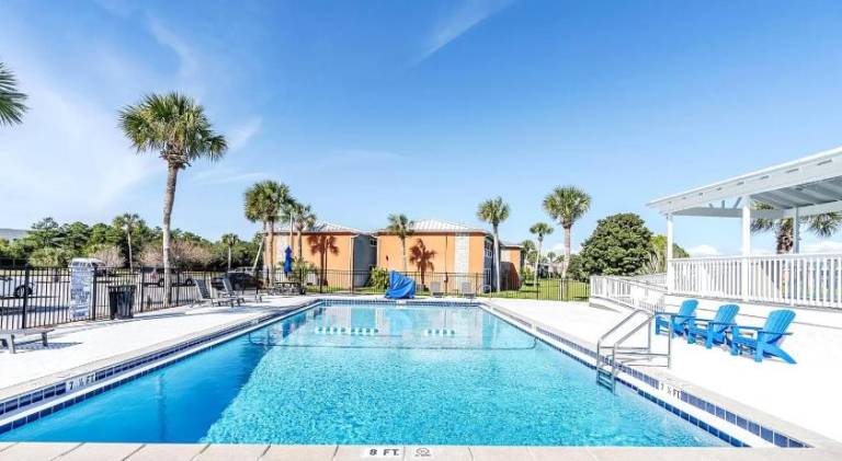 Vacation home with pool — photo 4
